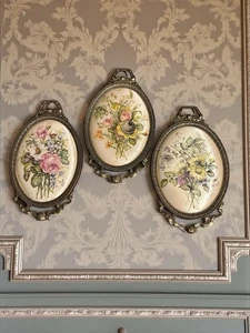 Viktorianisches Shabby Chic Seide Puffy Blumen Bilder Set (3) Oval Messing Ton Rahmen - Bild 1 von 7