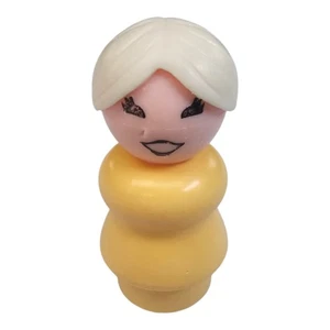 De colección Fisher Price Little People amarillo granja mujer/mamá/abuela pelo blanco/moño - Imagen 1 de 4