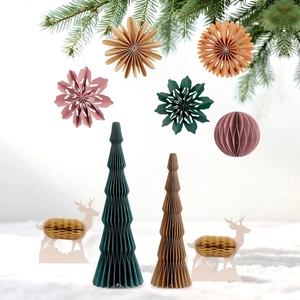 9 Stück Papier Weihnachtsbaum mit Waben Ornamenten & Mini Rentier Deko - Bild 1 von 9