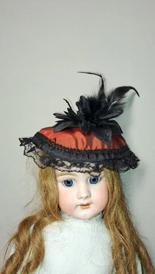 chapeau pour poupée ancienne , Rouge grenat et noir, Fait Main - Photo 1/3
