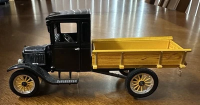 Signature Models - 1923 Ford Model TT Pick Up Truck - Black - 1:32 Diecast - Image 1 of 4