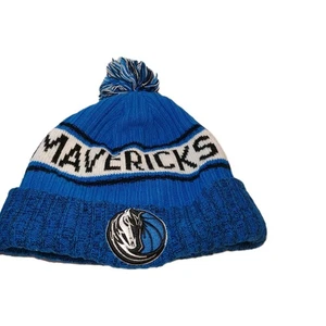 Cappello NBA Macericks maglia Beanie Pom logo berretto OSFM Pom un po' sciolto ma sicuro - Foto 1 di 12