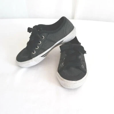 Zapatillas deportivas Faded Glory para niños pequeños negras con cordones usadas Foto 1 de 4