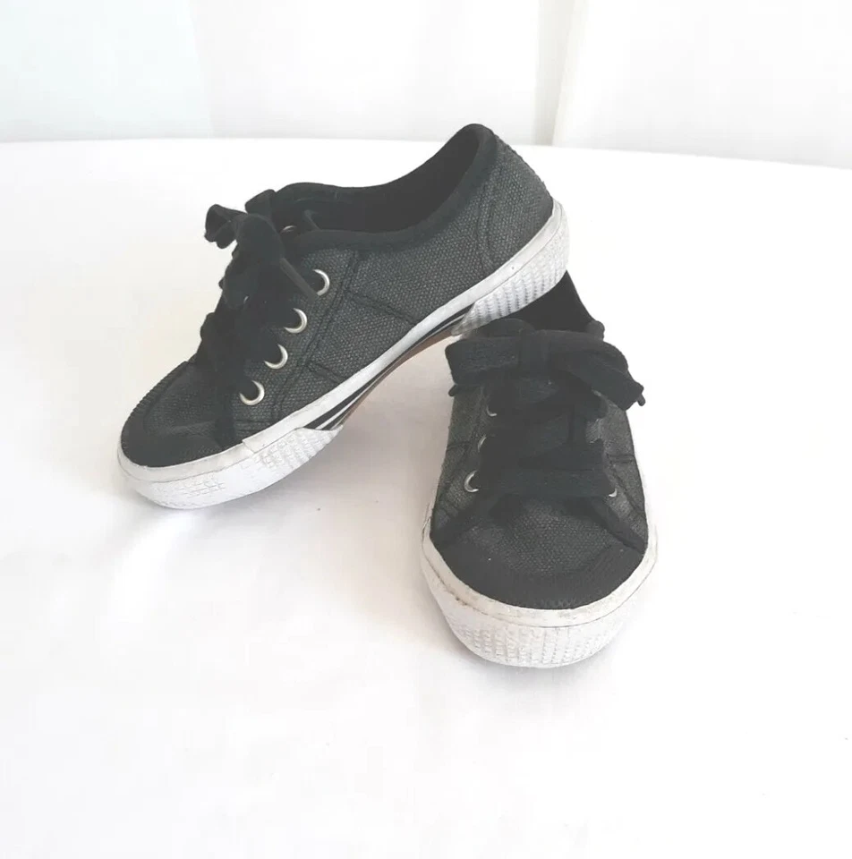 Zapatillas deportivas Faded Glory para niños pequeños negras con cordones usadas Foto 1 de 4