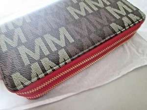 NUEVO CON ETIQUETAS * ROJO/MARRÓN COLECCIÓN MKF HOFSTRA M. CARTERA FIRMA WRISLET MIA K. MU6370 - Imagen 1 de 4