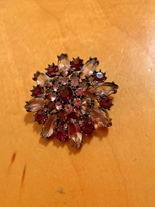VTG Carolee GOLD TONE CRYSTAL Flower brooch 2" S238 - Picture 1 of 5