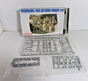 Panzergrenaders Lehr Division Normandy 1944 1:35 Dragon 6111 1999 vintage - Picture 1 of 2