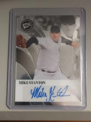 Pase de prensa Mike Stanton 2024 automático/49 P Yankees Foto 1 de 2