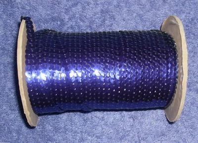 КАТУШКА 130 ЯРДОВ ФИОЛЕТОВЫЙ БЛЕСТКАМИ ОТДЕЛКИ ПЛОСКИЙ 6 ММ CRAFTS НОВЫЙ ИЗ США! - Изображение 1 из 4