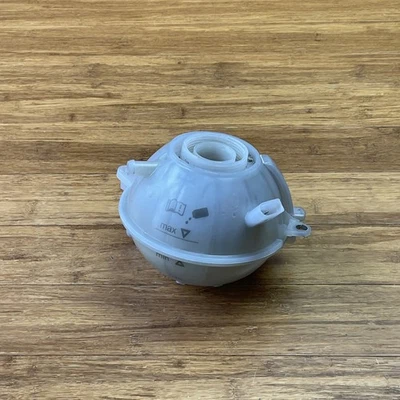 Audi Q5 2018-2025 tanque de depósito de expansión de desbordamiento de refrigerante 80A121405AK OEM Foto 1 de 4