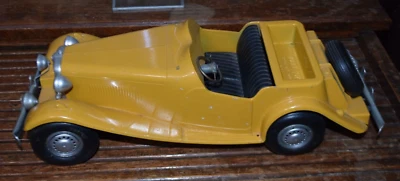 VINTAGE DOEPKE MODELO BRINQUEDOS MG AÇO PRENSADO DÉCADA DE 1950 Amarelo Carro Esportivo Roadster - Imagem 1 de 4