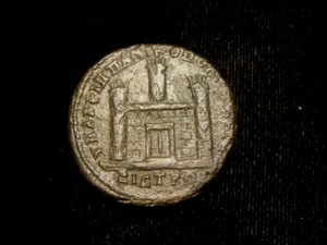 MACRINUS. AD 217-218. NIKOPOLIS. AE 26. Closed city gate. Scarce. - Picture 1 of 2