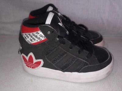 Adidas Hard Court Hi Top #FV691 Negro Rojo y Blanco Niño Pequeño Talla 5K Gran Forma Foto 1 de 4