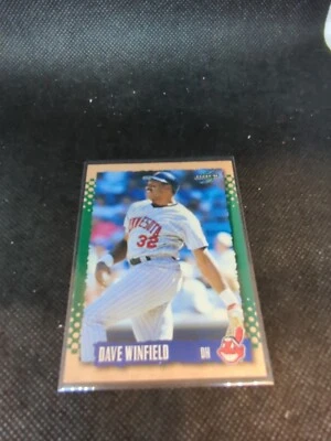 1995 Score - #80 Dave Winfield - Image 1 of 2