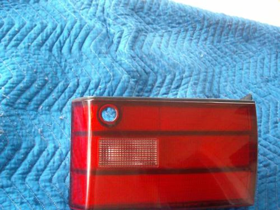 1990 1994 LEXUS LS 400 RIGHT TRUNK MOUNT INNER TAILLIGHT OEM USED 1991 1992 1993 - Image 1 of 1