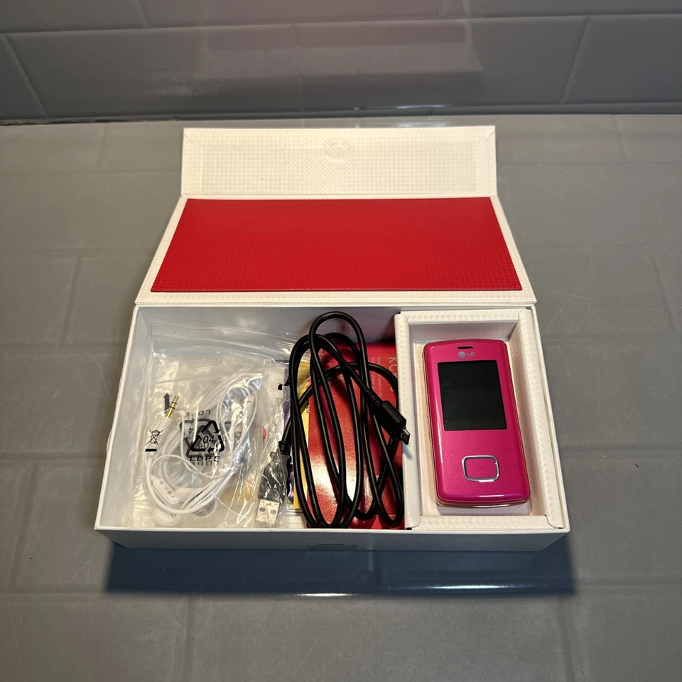 LG Chocolate KG800 Mobile Phone Tesco Mobile  - Image 1 of 4