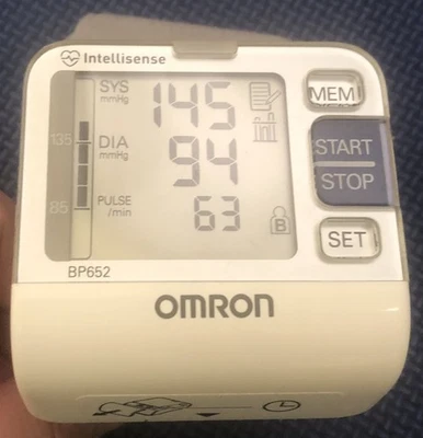 OMRON AUTOMATIC WRIST BLOOD Pressure Monitor Model BP652 stores 100 readings - Image 1 of 4