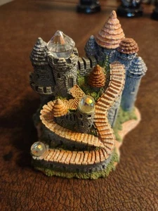 Fantasy Schloss mit Kristallen - Bild 1 von 5