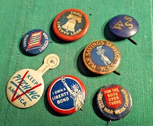 Lot 7 Vintage War Time Home Front War Efforts Bond Financing Support Pinbacks - Bild 1 von 3