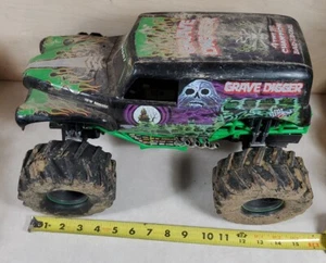 1:10 GRAVE DIGGER NEW BRIGHT 15" RC Crawler Monster Truck NO REMOTE / BATTERY - Picture 1 of 5