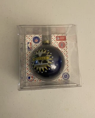 Adorno de vidrio serie de coleccionistas deportivos Michigan Wolverines NCAA Foto 1 de 3