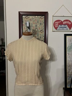 VINTAGE: Blusa bordada floral listra ilhós 100% seda TAM.S-M (PASTEL PÊSSEGO) - Imagem 1 de 4