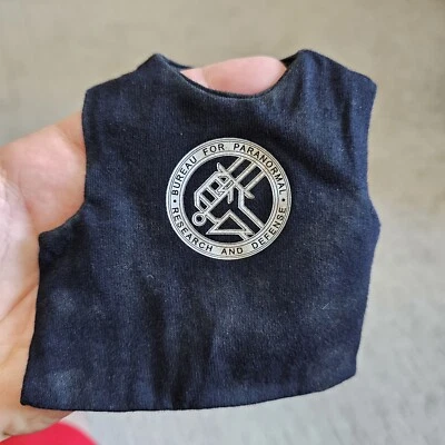 Hot Toys MMS527 Hellboy 2019 película escala 1/6 12" camiseta negra oficina paranormal  Foto 1 de 3