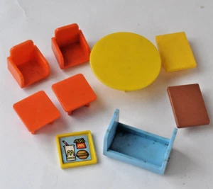 Playskool Set ~ Familiar Places ~ Holiday Inn / McDonalds ~ Stuhl Tisch Bett Tablett - Bild 1 von 12