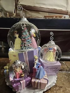 Disney Snow Globe Dreaming Of A Magical Christmas jugar música por favor leer - Imagen 1 de 8