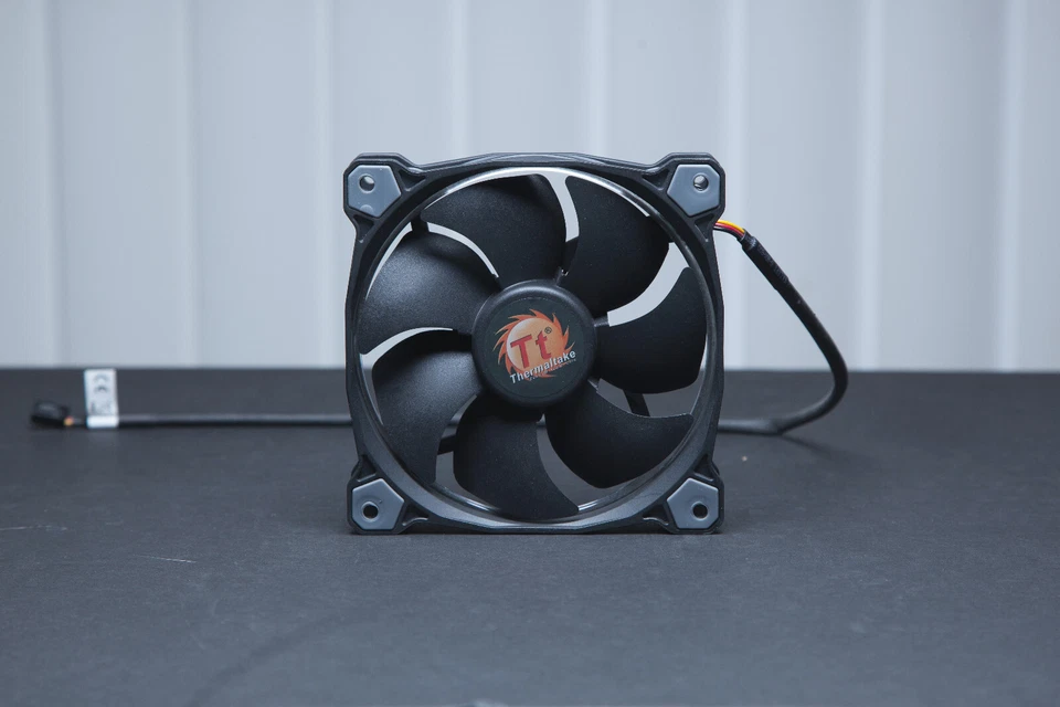 Thermaltake TT-1225 Riing 12 High Static Pressure White LED Fan EUC - Image 1 of 2