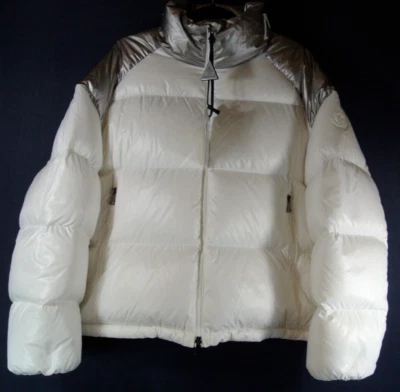 Jaqueta nova com etiquetas Moncler branca e prata cuscute tamanho 5 #DC121 - Imagem 1 de 4