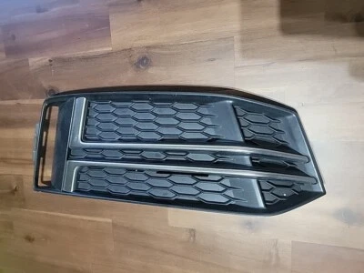 Крышка противотуманной фары нижняя передняя правая 2017 2018 2019 Audi A4 B9 S Line 8W0807682 - Изображение 1 из 4