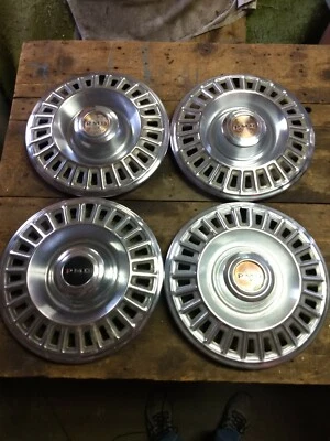 Juego de Tapacubos PMD 14" 1967-1968 Pontiac Firebird Tempest Negro Rojo Tapa Ventura  Foto 1 de 4