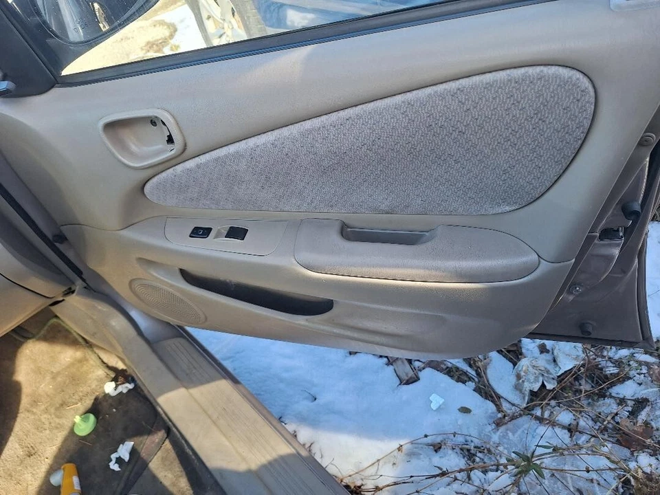 Toyota Corolla 1999 panel de puerta lateral del pasajero delantero derecho completo Foto 1 de 1