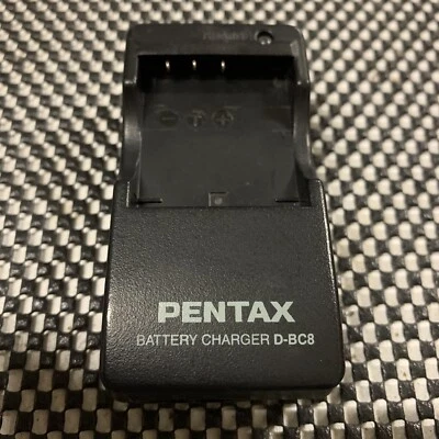 Cargador de batería PENTAX MODELO D-BC8 salida - 4,2 voltios DC @ 630mA ~0,1A Foto 1 de 2