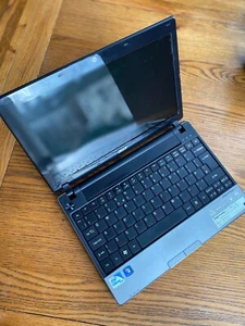 Acer Aspire One 753 Netbook 11.6" Silver & Charger - Picture 1 of 8