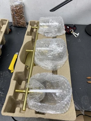 Hampton Bay Pavlen 24 pol. Luminária de vaidade antiga de latão, abajures de vidro transparente - Imagem 1 de 4