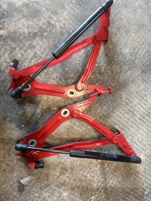 15-23 Ford Mustang Coupe Trunk Hinges Hinge Set Pair Red PQ Paint code - Image 1 of 4