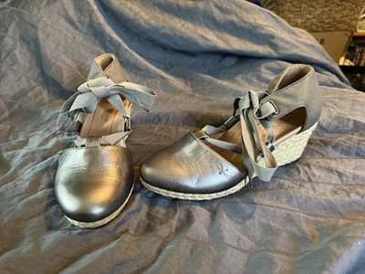 Vionic Kaitlyn Zapatos de Cuña Metálicos Plateados 7 Tobillo Envolvente Alpargatas Sandalias Tacón Foto 1 de 4