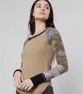 Women’s WE THE FREE Thermal Top Bright Side Combo Print Lightweight Camo SZ XS - Picture 1 of 4