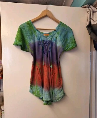 Camiseta Pretty Rainbow Sakka Talla Libre Talla 6 En adelante. Hippie. Festival. Verano  Foto 1 de 4