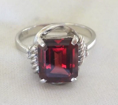 Anillo solitario de platino corte esmeralda granate espesartina - 5,50 gms, talla 7, 3,32 ct Foto 1 de 4