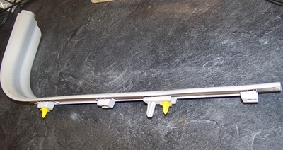 VOLVO 8641785 RH Door Sill Trim S40, C30, V50 - Image 1 of 4