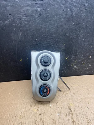 2006 to 2011 Toyota Yaris A/C Heater Climate Control Unit Switch T8832 DG - Image 1 of 4