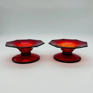 Candelabros de colección vidrio artístico Fenton rojo rubí 1672 borde octágono c 1931-1933 - Imagen 1 de 7