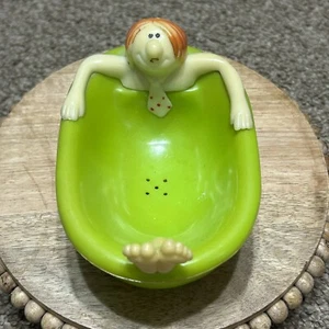 VINTAGE GREEN PLASTIC MAN WITH TIE IN BATHTUB SOAP DISH - Picture 1 of 10