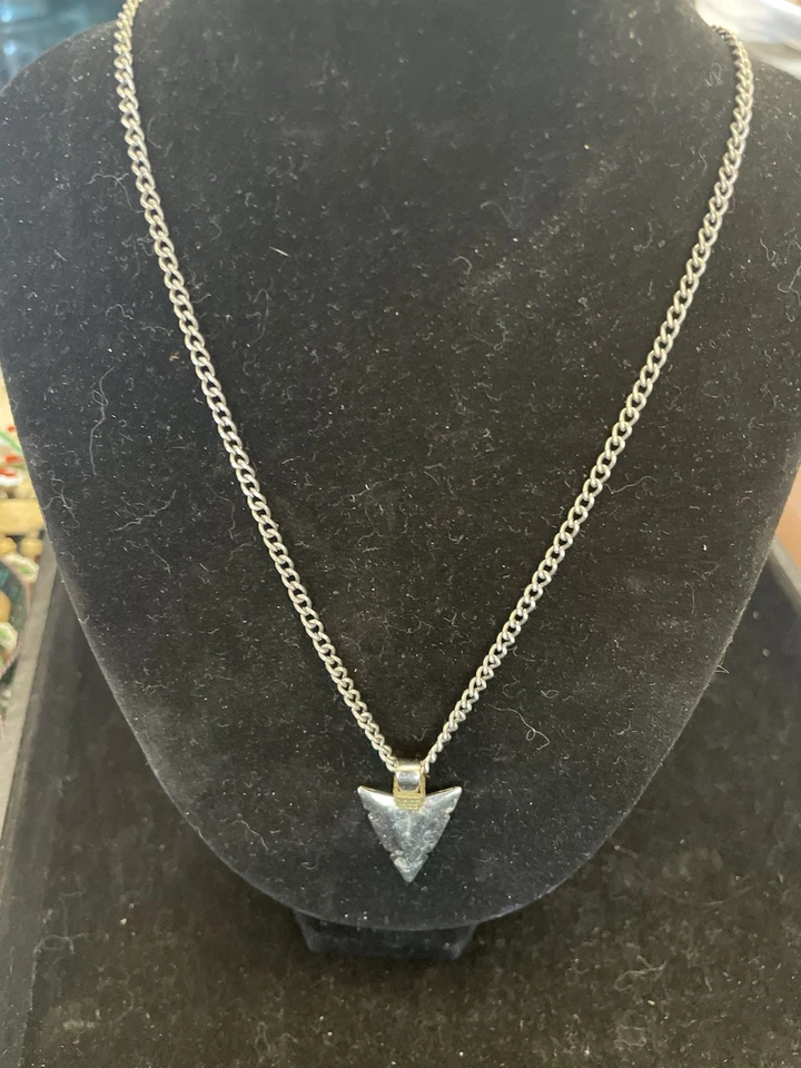 Collar Colgante Punta de Flecha Tono Plata Bordillo Cadena Tribal Estilo Occidental Foto 1 de 4