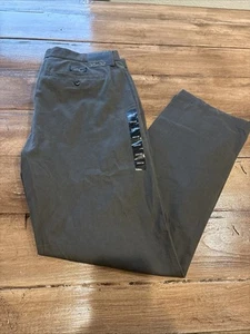 ¡Nuevo! Pantalón chino movimiento rápido calce recto Emerson 35x32 Banana Republic - Imagen 1 de 9