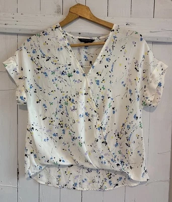 Blusa/top Banana Republic para mujer talla XS transparente envolvente blanca con estampado Muti Sm Foto 1 de 4