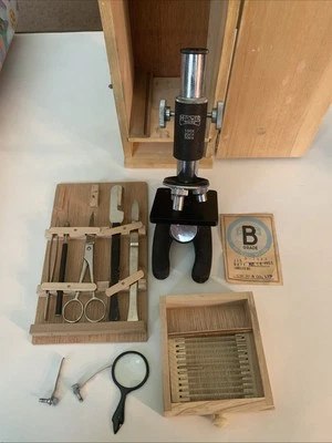A vintage Japanese microscope by Hi-Power of Tokyo Wooden Box Complete RARE - Image 1 of 4